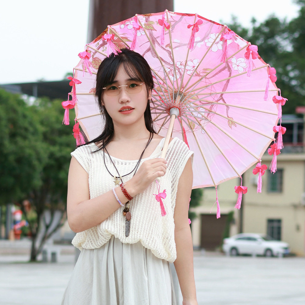 新中式花瓣流苏伞蹈演出