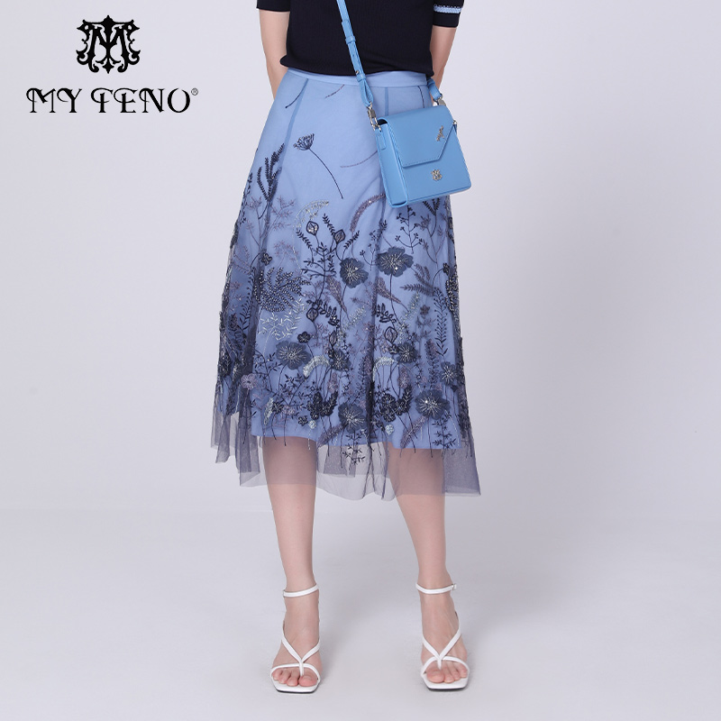 马天奴铃蓝色绣花钉珠半身裙