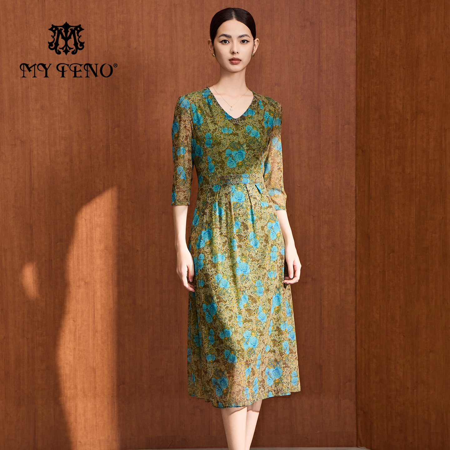 马天奴绿色印花收腰V领连衣裙