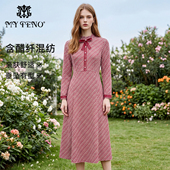 马天奴2025秋冬新款 红色提花格纹连衣裙子立领蝴蝶结收腰长袖 气质