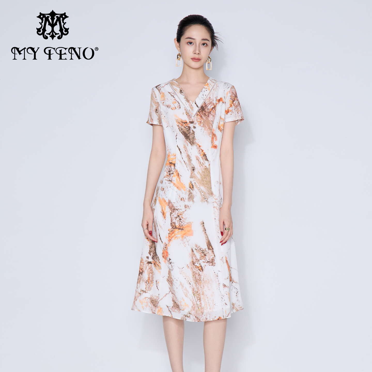 马天奴白色印花V领短袖连衣裙