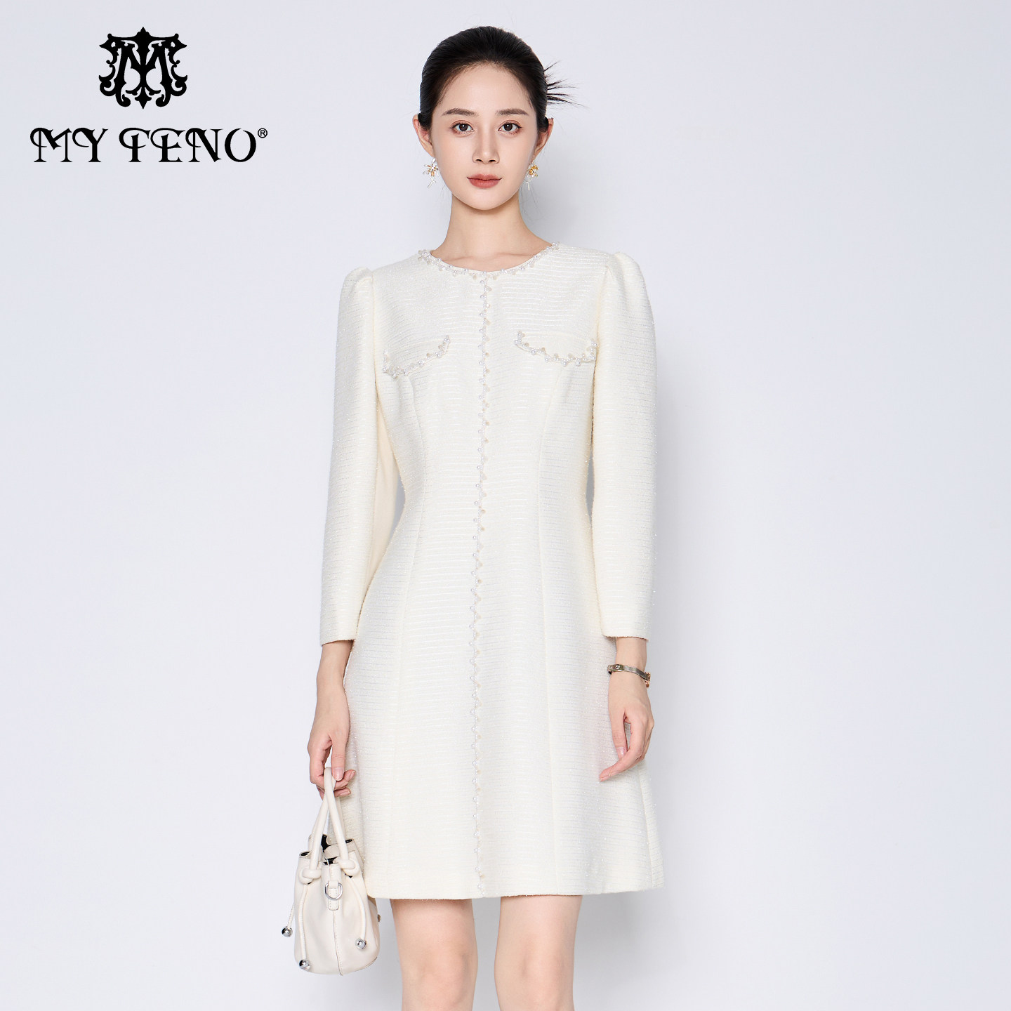 专柜正品马天奴2025秋冬新款小香风白色钉珠圆领收腰长袖连衣裙子