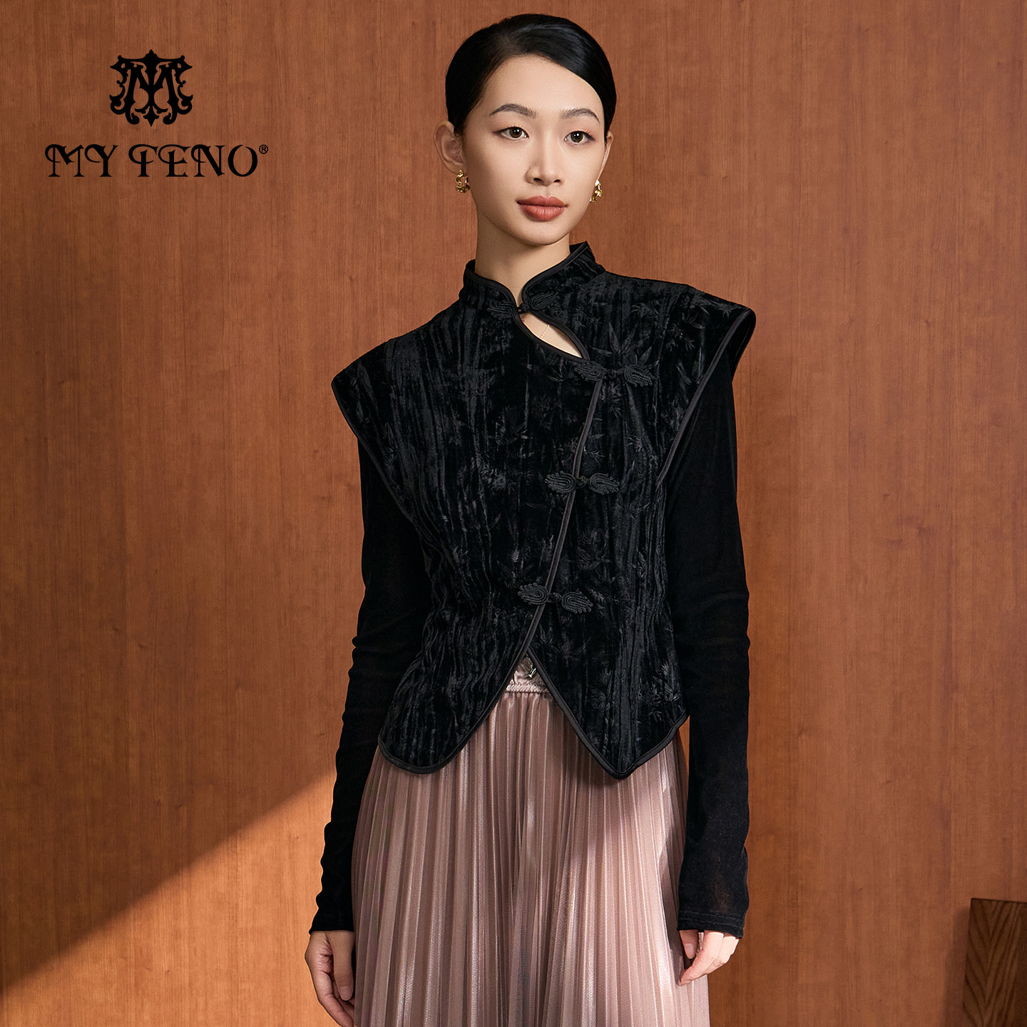 马天奴新中式黑色丝绒立领上衣