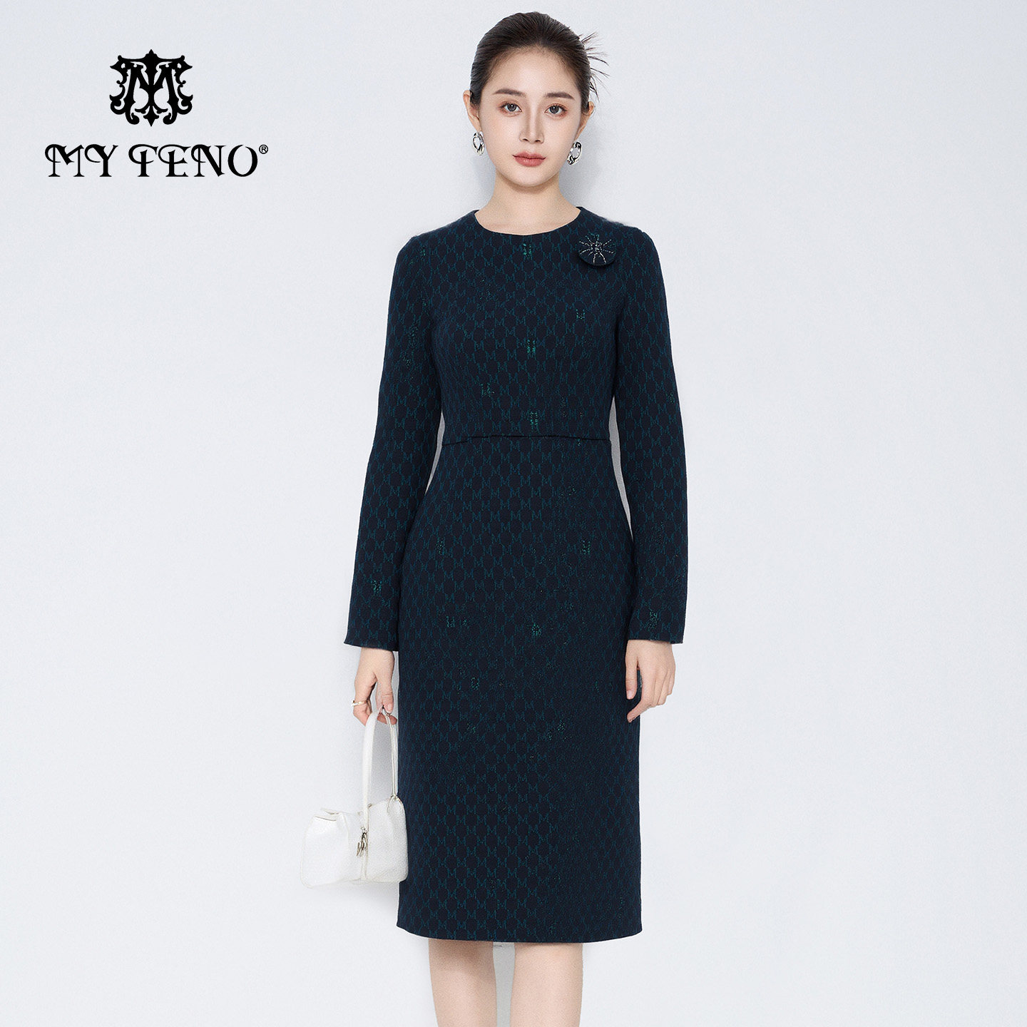 马天奴2025秋冬新款蓝色圆领修身长袖提花连衣裙子时尚气质流行女