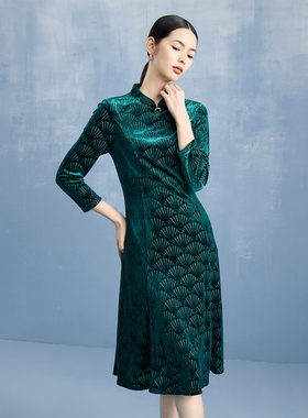 马天奴春夏新款绿色丝绒立领修身连衣裙子新中式旗袍裙植绒气质女
