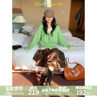 MOWENTI 文文婷 微落肩V领针织衫2026年新品红绿亮色慵懒风毛衫