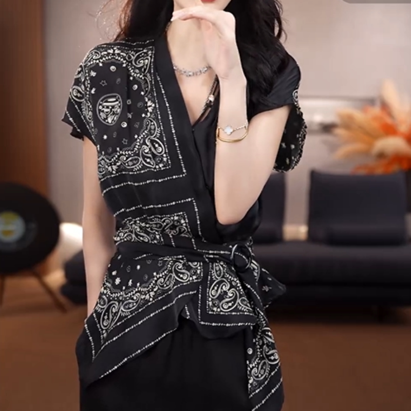 2026新款纯色花位上衣高级显瘦气质时尚女装