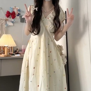 时尚 清新甜美小众设计连衣裙夏季 碎花气质收腰瘦长裙子 有内里