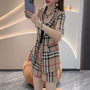 女2025年夏季 新款 洋氣短褲 遮肉顯瘦西裝 領(lǐng)上衣兩件套 印花套裝 時(shí)尚