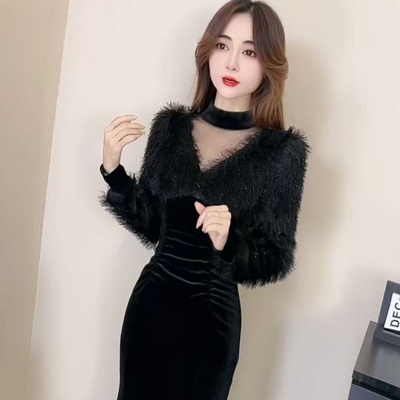 名媛风气质洋气毛绒拼接绒面挂脖V领连衣裙女中长款抽褶鱼尾裙潮