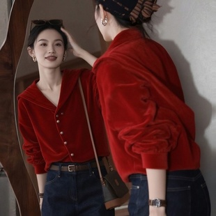 2025冬季圣诞新年氛围感穿搭独特超好看轻奢高级感红色丝绒衬衫女
