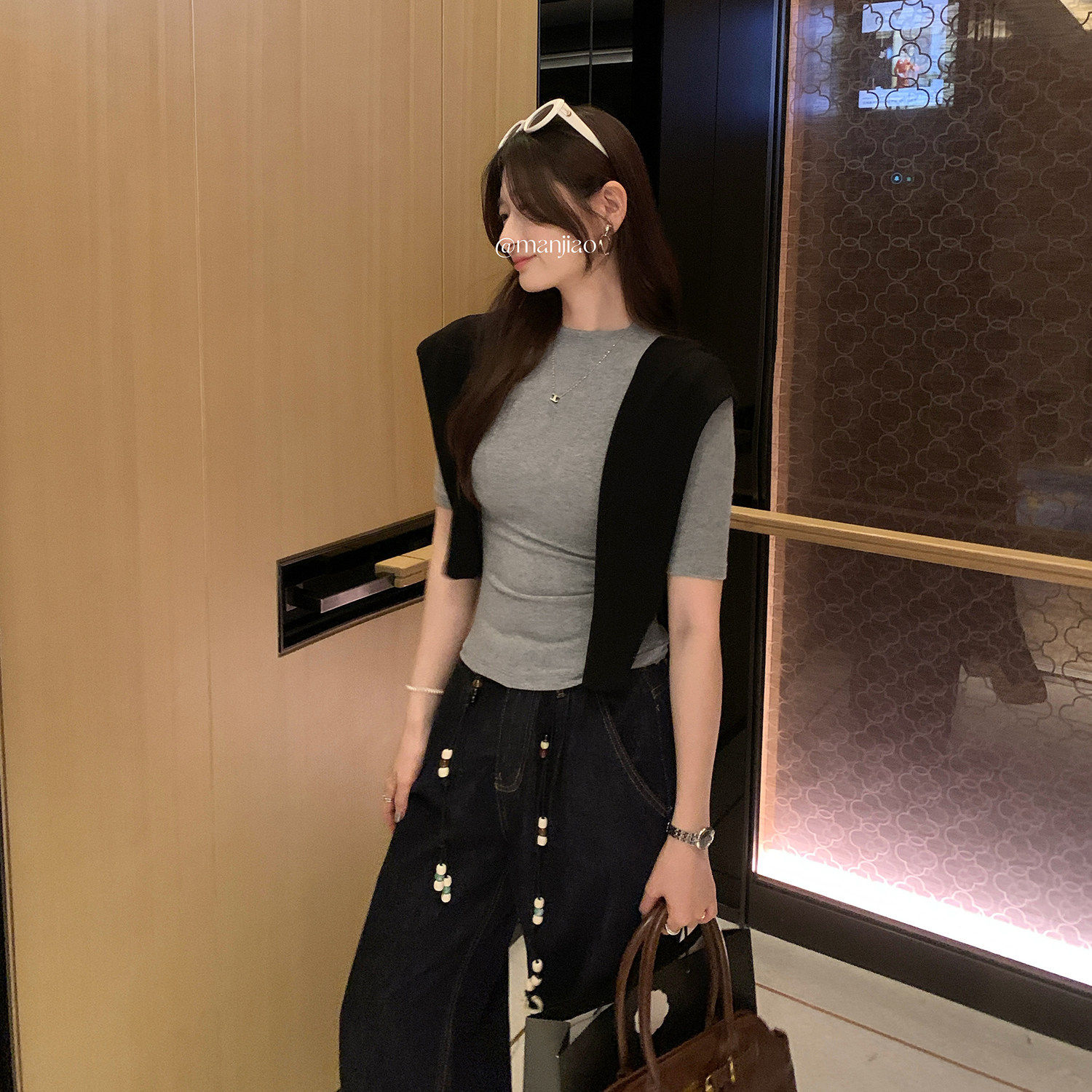 绝美巨好看的白色中袖T恤女夏季2026新款高级感小众修身正肩上衣