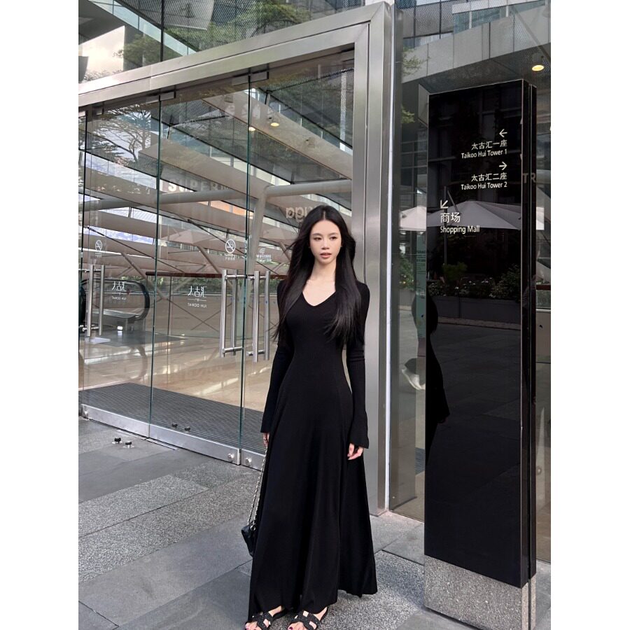 法式V领内搭长袖杏色长版