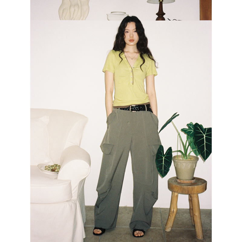 SUPERSCAPE莱赛尔桑蚕丝柔软触感抗皱V领修身撞色短款T恤撞色