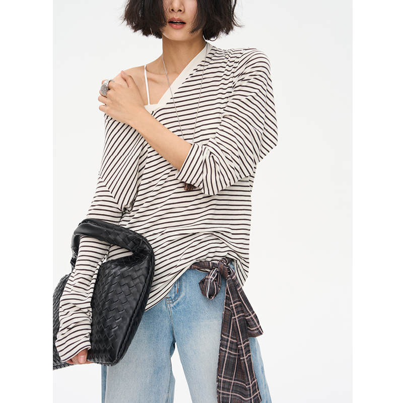 SUPERSCAPE素舶 25SS莱赛尔羊毛混纺V领贝壳标牌两穿宽松条纹T恤