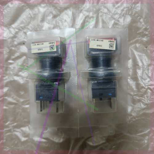 原装IDEC和泉平头方形按钮开关LA3L-M1C14R