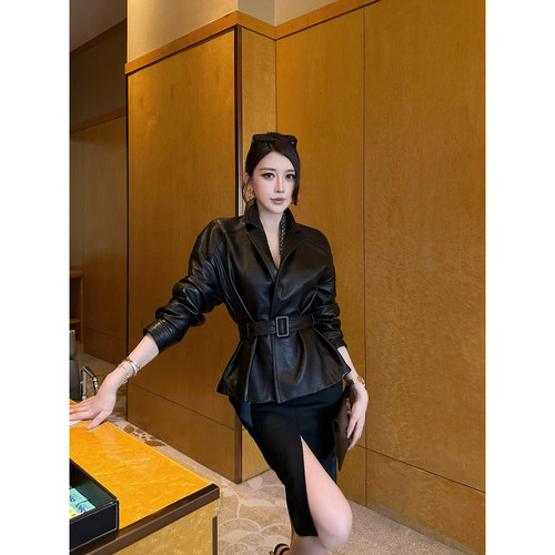 轻奢气质显瘦翻领收腰皮衣外套女