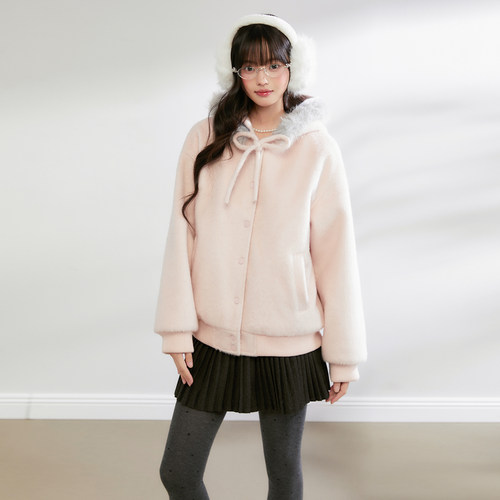 粉色蝴蝶结连帽毛领外套