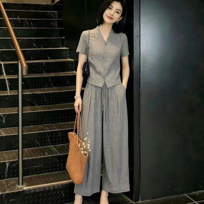 夏季中老年妈妈穿搭一整套休闲显瘦V领上衣+松紧腰抽绳阔腿裤套装