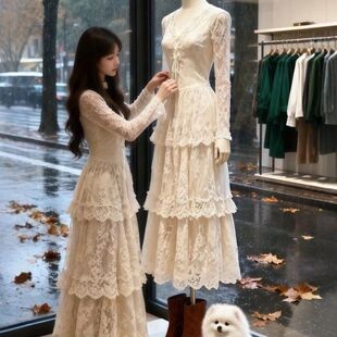 加绒加厚法式V领荷叶边蕾丝蛋糕裙今年流行的连衣裙秋冬新款