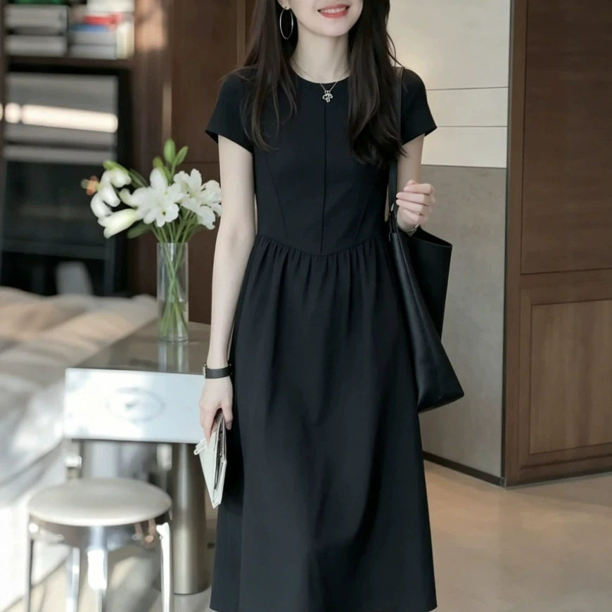 黑色圆领短袖连衣裙女2026夏季新款收腰显瘦洋气高级感大码裙子潮