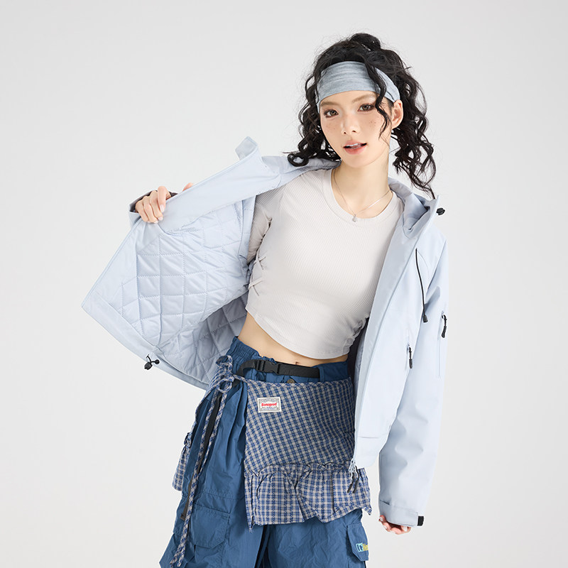2026新款秋冬保暖女士冲锋衣