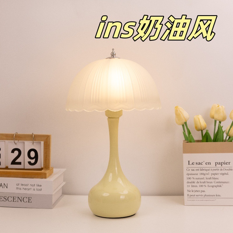 台灯卧室床头柜灯2025新款轻奢高级感现代法主卧浪漫奶油风小夜灯