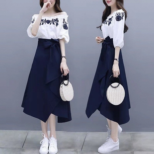 女神范连衣裙春秋装新款气质韩版套装女一字肩Chic裙子两件套2026