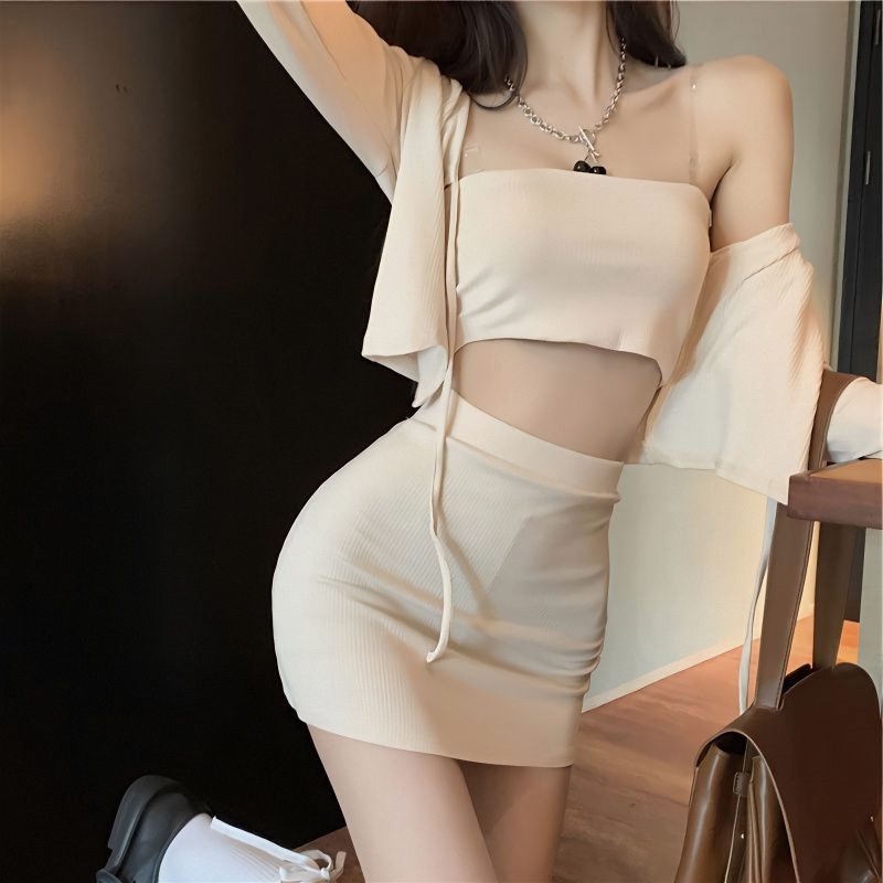 网红炸街盐系套装女夏三件套2023新款性感抹胸短款开衫包臀短裙子