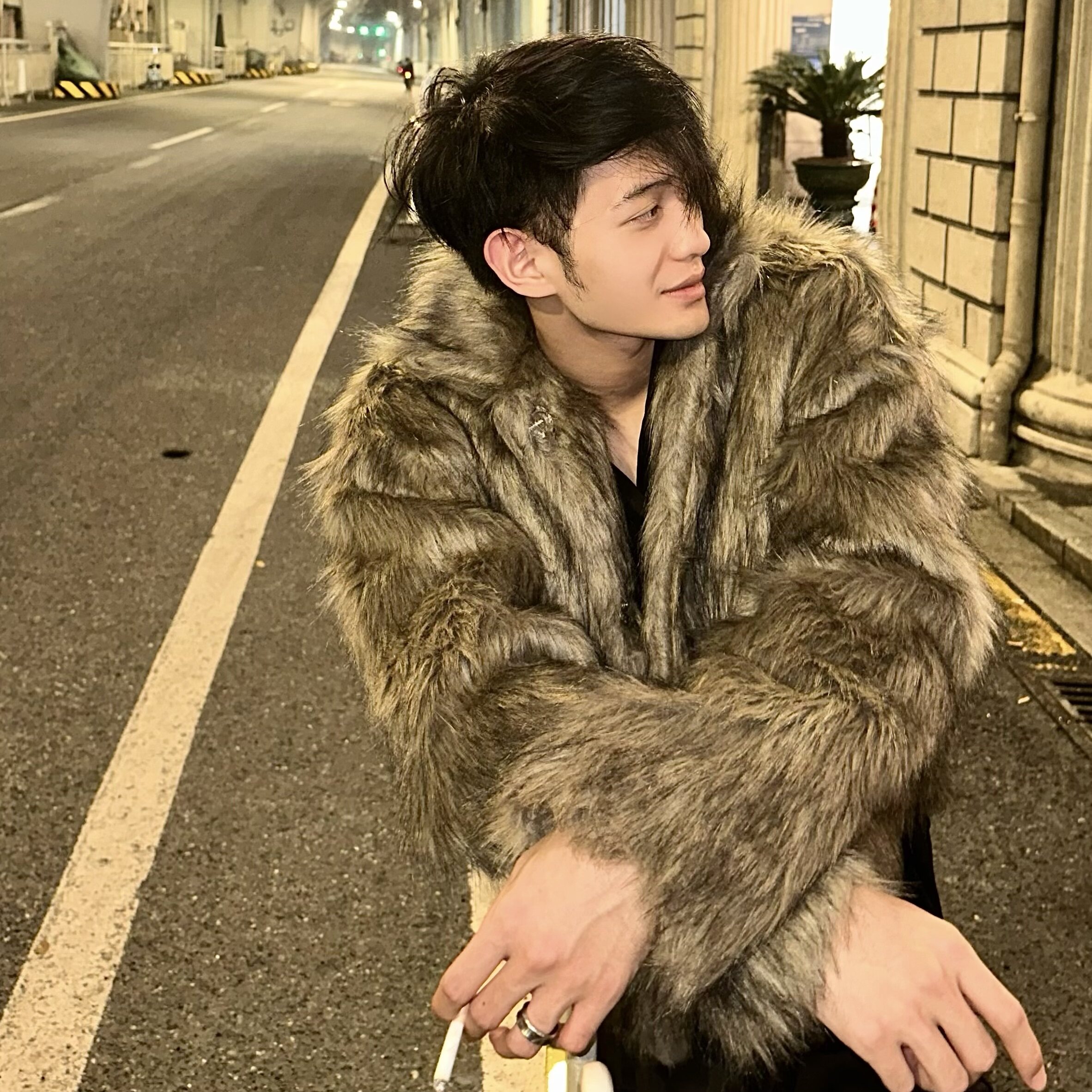 thumbnail for LINYILUCK/ winter high-end fashionable eco-friendly fur cropped jacket men's ruffian lapel fur integrated jacket