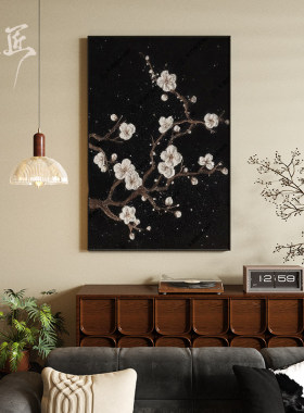 现代黑白复古梅花高级感餐厅客厅玄关装饰画卧室大白墙竖版挂画