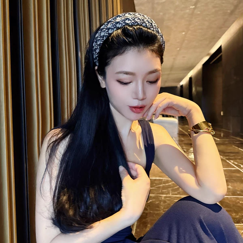 杨杨同款时尚复古字母高颅顶宽边头箍2025新款高级感洋气高端发卡