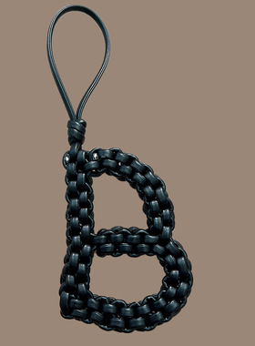 高品质B字母皮质编织挂件钥匙扣2025新款高级感时尚包包v字母配饰