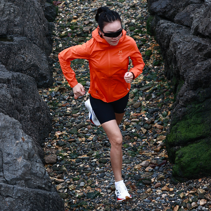 BODYWIT身体智慧冽风2.0女款轻量防风防雨透湿透气冲锋衣越野跑步