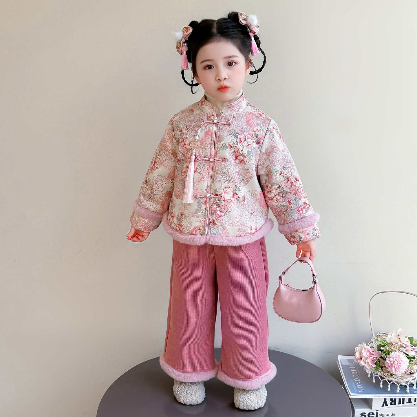 女童新中式唐装冬季儿童加绒汉服套装2025新款女宝拜年服外套棉衣