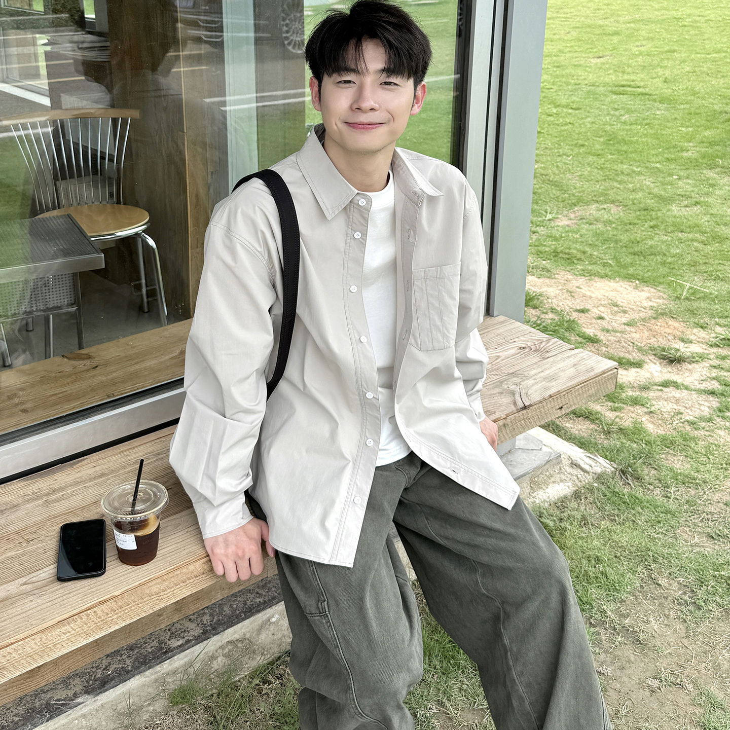 灰色工装翻领长袖衬衫