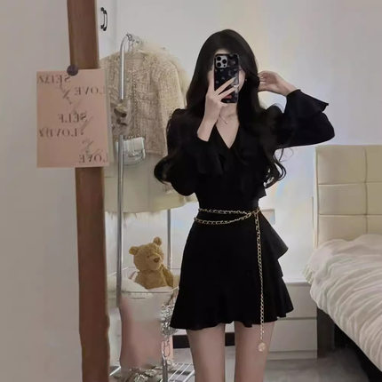 云织引 性感黑色荷叶边领显瘦连衣裙春秋修身气质内搭打底小黑