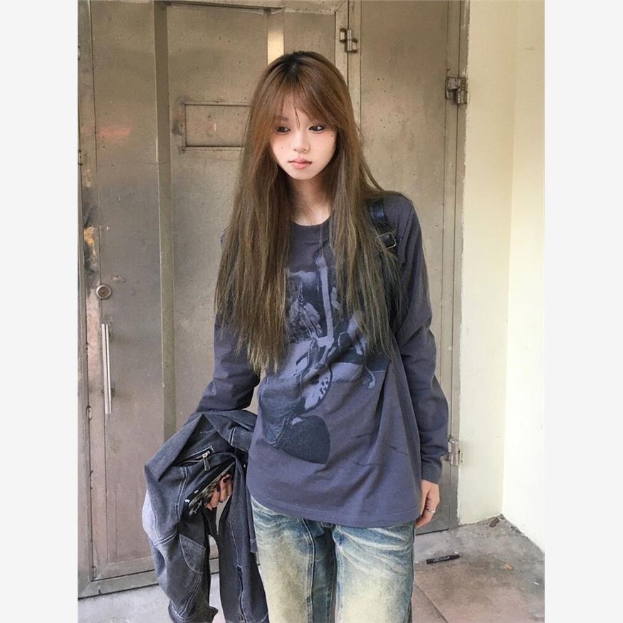 右肩长袖t恤上衣妇女纤细
