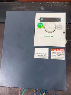 9成新施耐德变频器4千瓦.atv312hu40n4.数量一