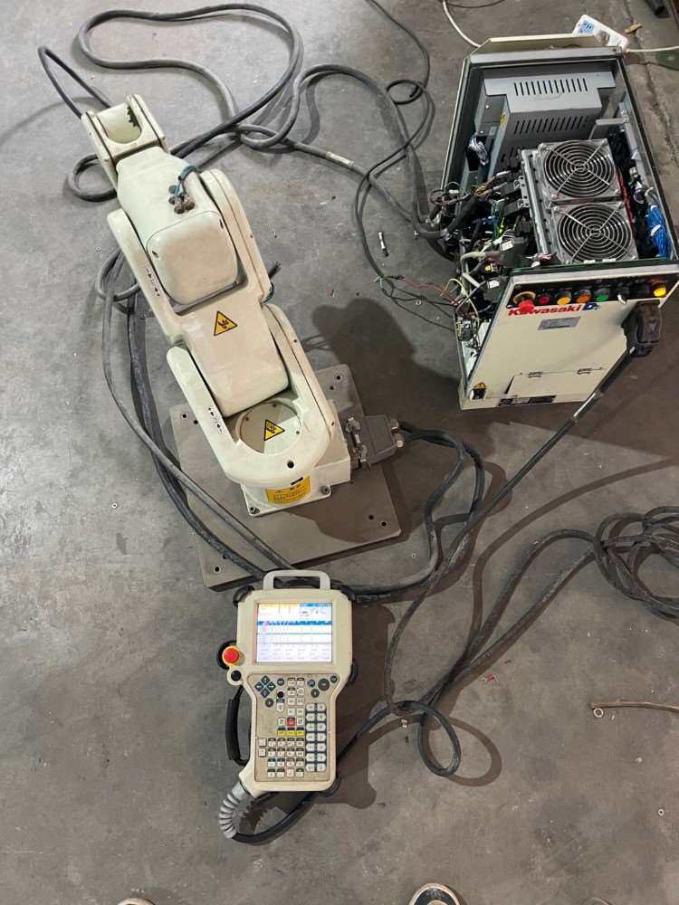 川崎机器人Kawasaki功能正常控制柜有盖子六轴有异响