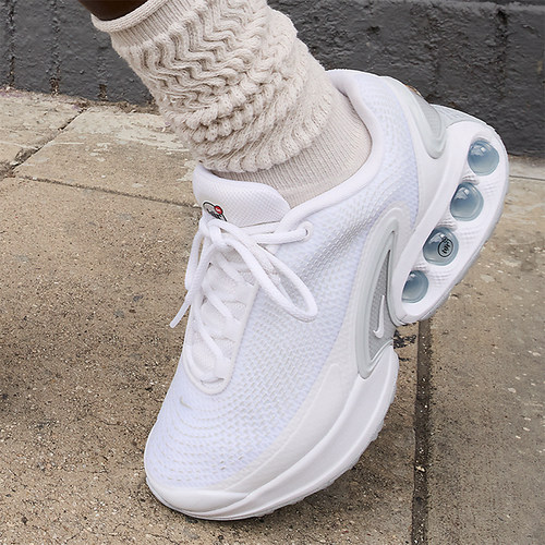 Nike/耐克正品防滑耐磨新款女士运动缓震透气跑步鞋FJ3145-102