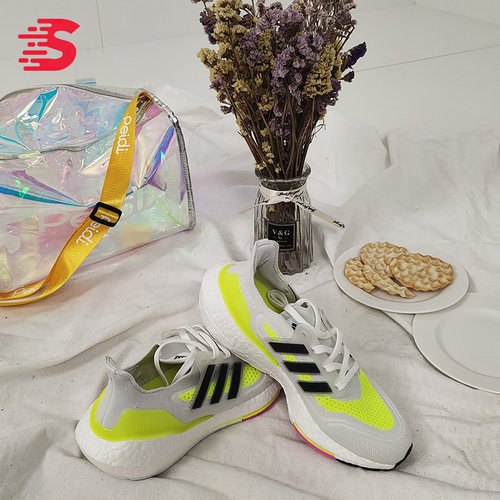 adidas阿迪达斯运动鞋