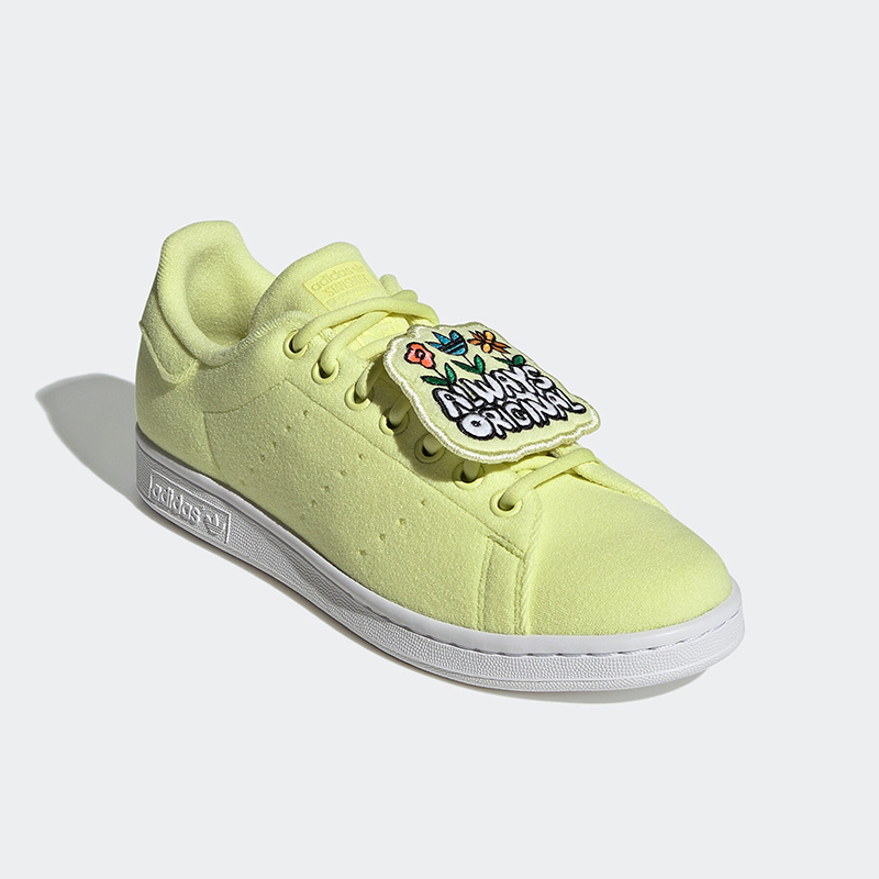 阿迪达斯女子运动休闲鞋