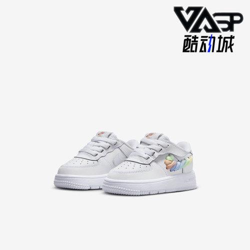 耐克樱桃柔软耐磨运动童鞋