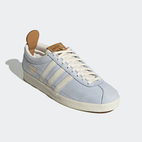 板鞋低帮（帮高小于10cm)