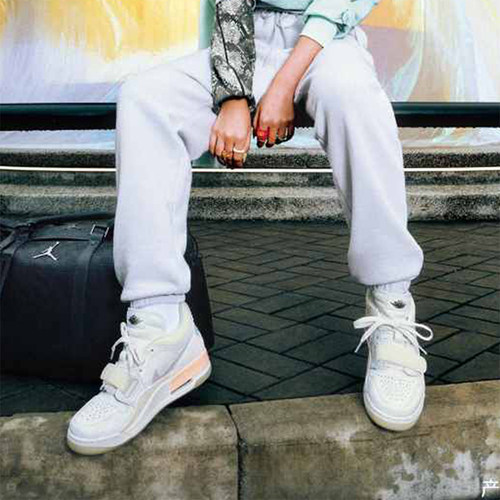 Nike/耐克正品JORDAN女士气垫轻便运动篮球鞋HF3182-100