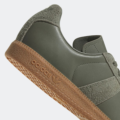 车缝线系带板鞋Adidas阿迪达板鞋