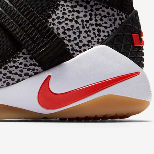 Nike/耐克正品LeBron男士中帮一脚蹬缓震篮球鞋897646-006
