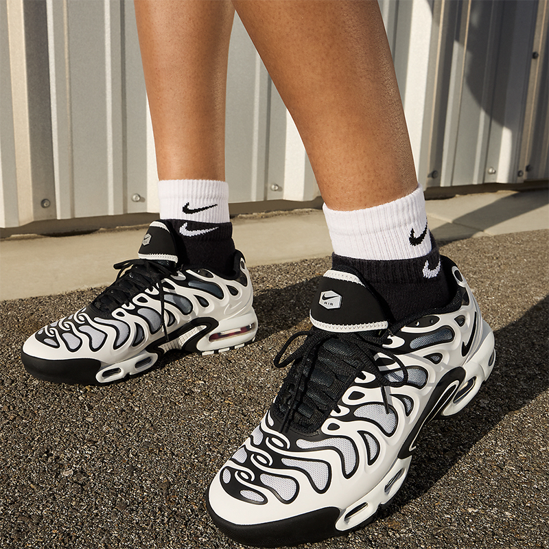 Nike/耐克正品Air Max女士耐磨气垫缓震时尚运动跑步鞋FV4081-102