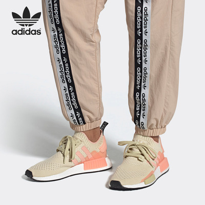 男女通用板鞋阿迪达斯